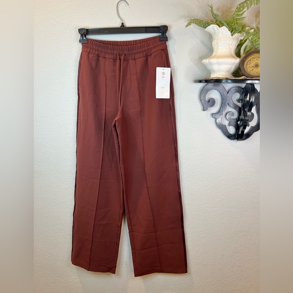 Athleta Pants - Athleta NWT Endeavor Hi-Rise Relaxed Wide Leg Pull On Pants XXS $119 Rust Brown